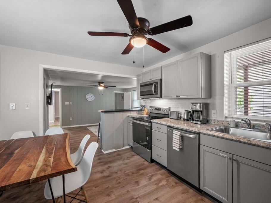 Bloomfield, Bright And Spacious Two Bedroom With Free Parking Pittsburgh