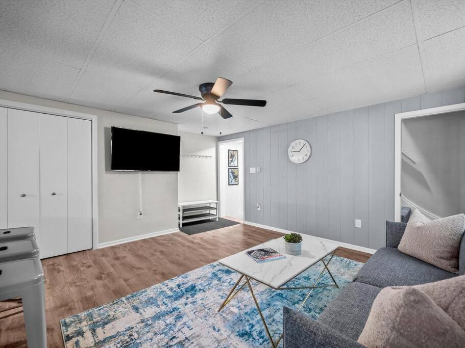 Bloomfield, Bright And Spacious Two Bedroom With Free Parking Pittsburgh